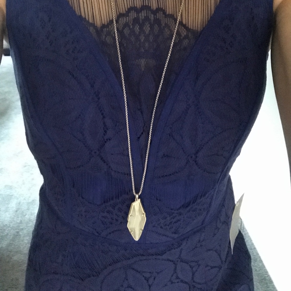 Gorgeous lace high low dress - Picture 2 of 6